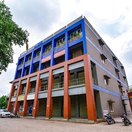 Fabhotel Symphony Grand Ahmedabad Eksteriør bilde