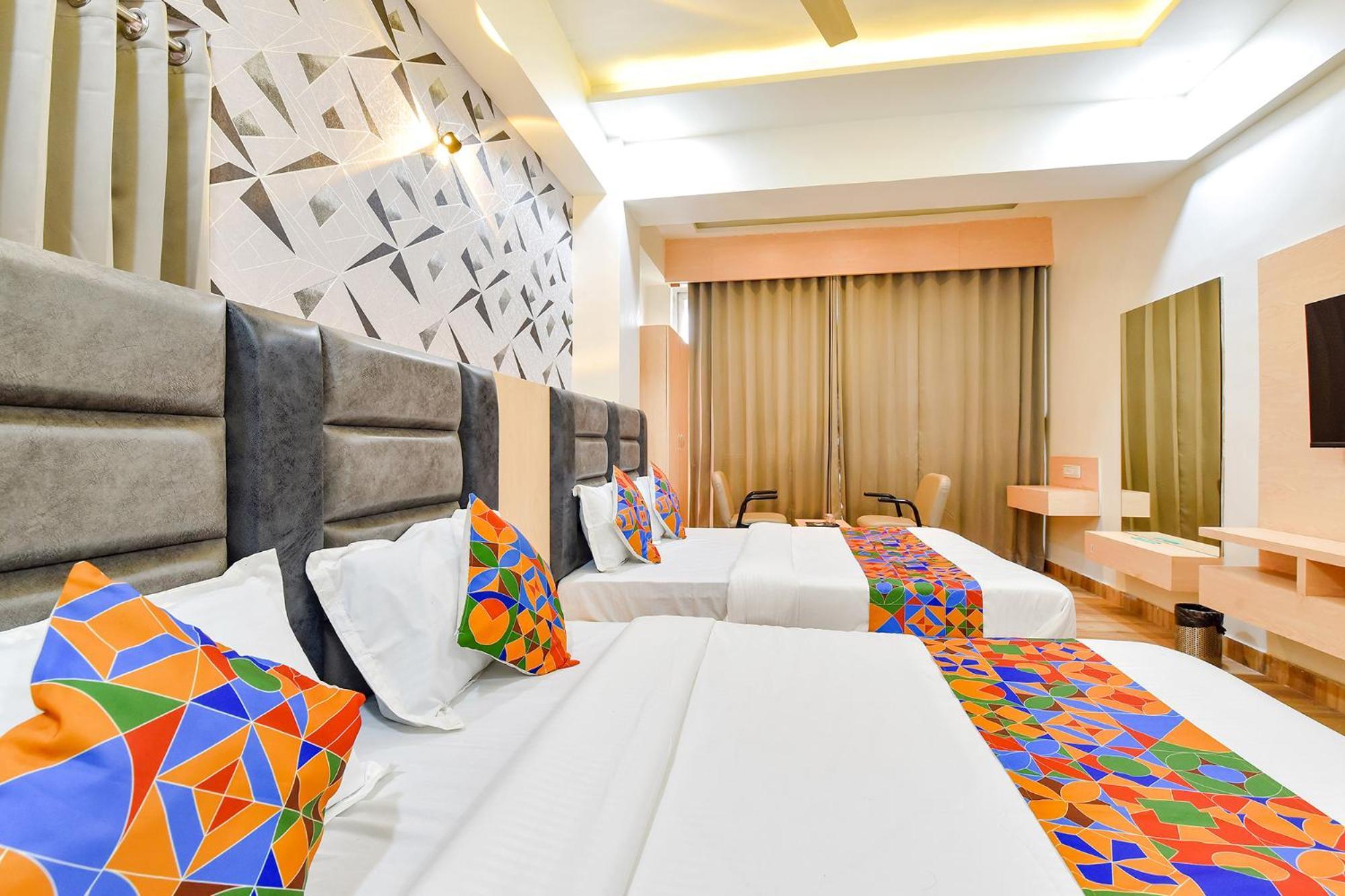 Fabhotel Symphony Grand Ahmedabad Eksteriør bilde
